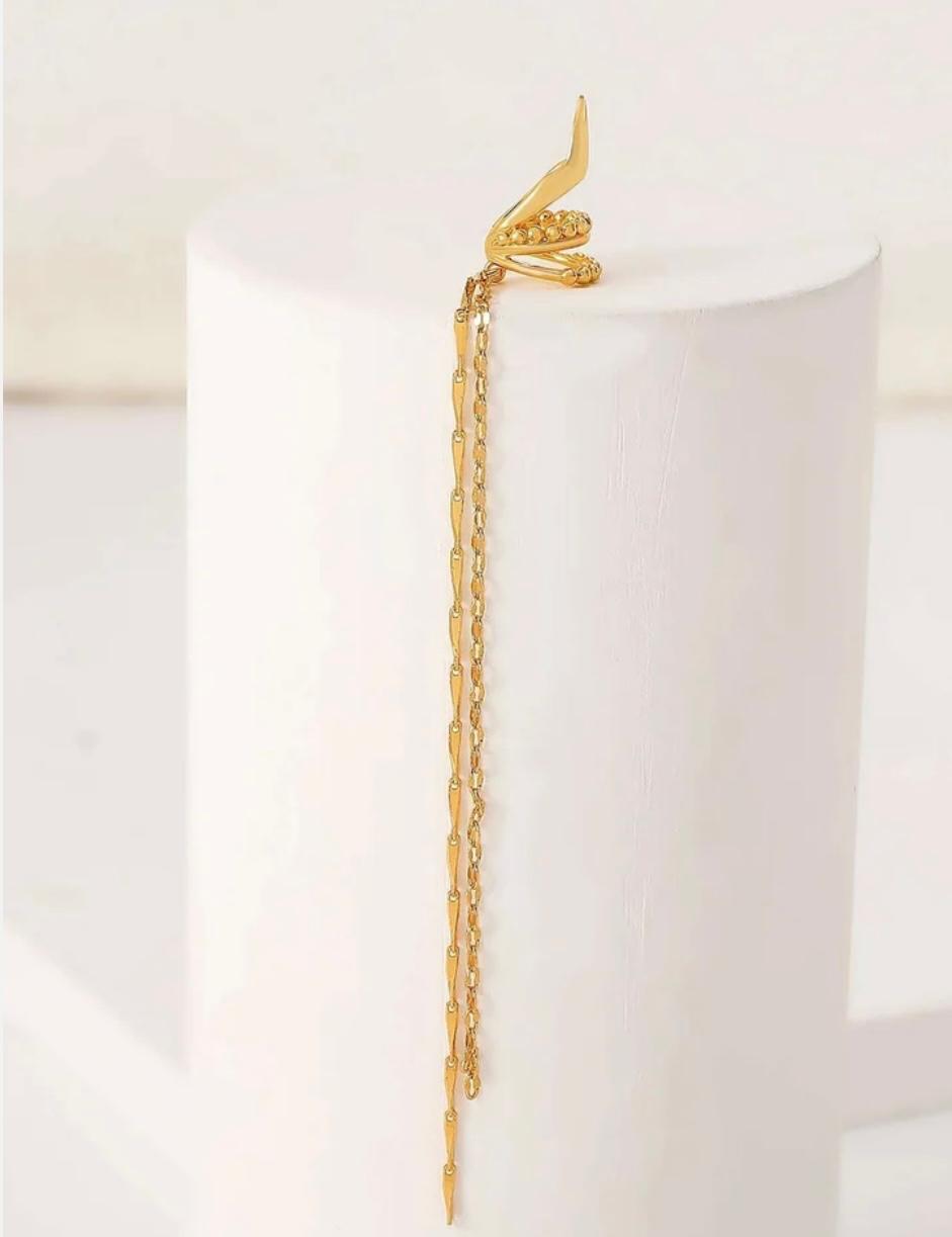 Sophisticated golden Ear cuff
