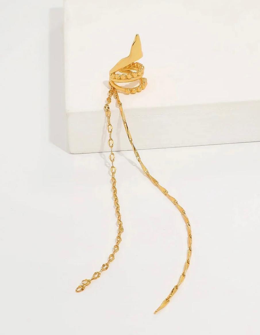 Sophisticated golden Ear cuff