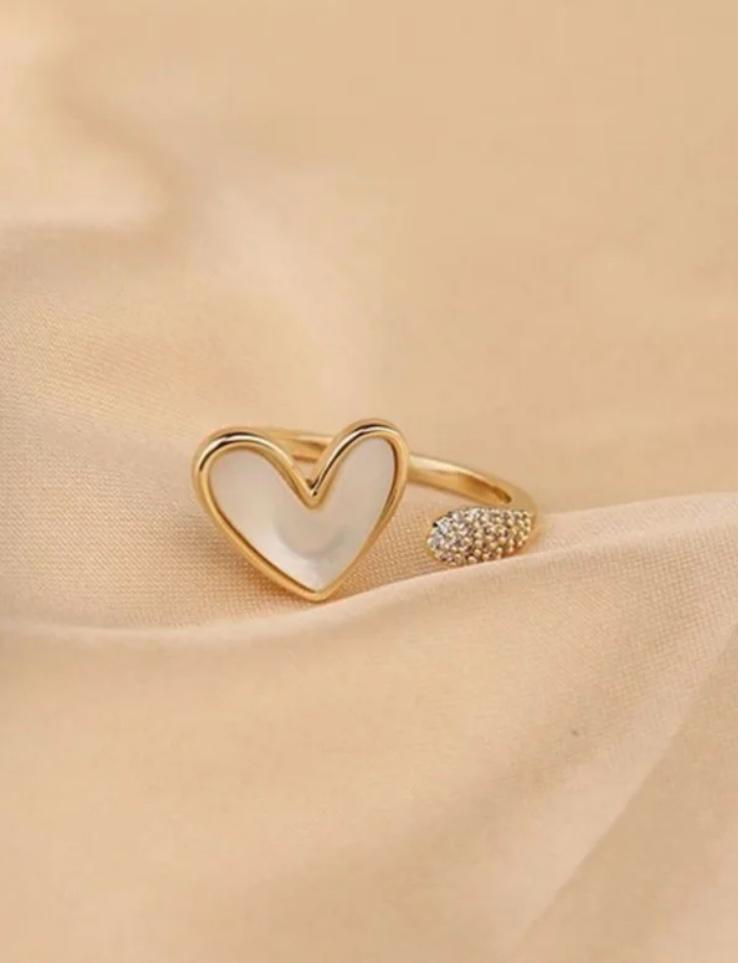 White heart-themed golden ring