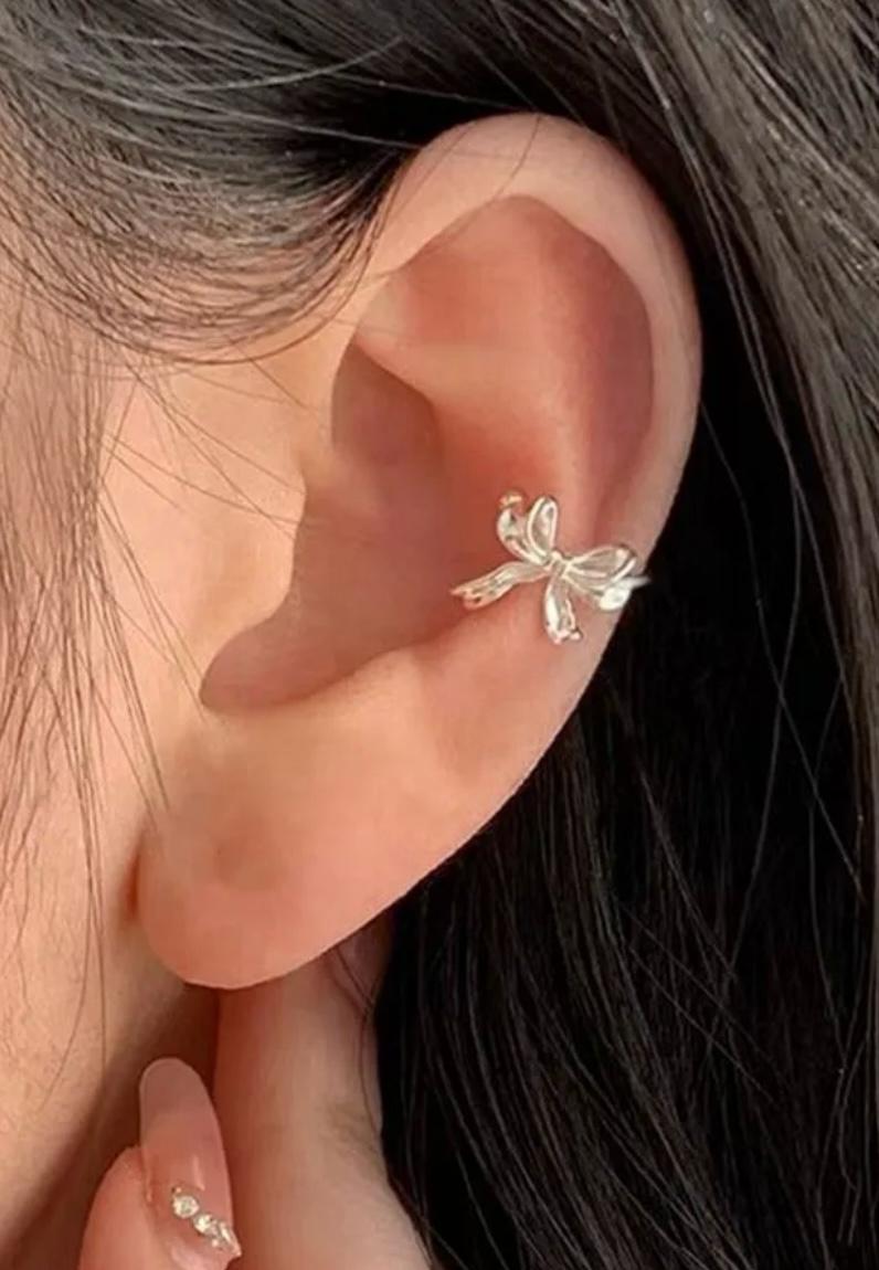 Silver Bow Ear cuff