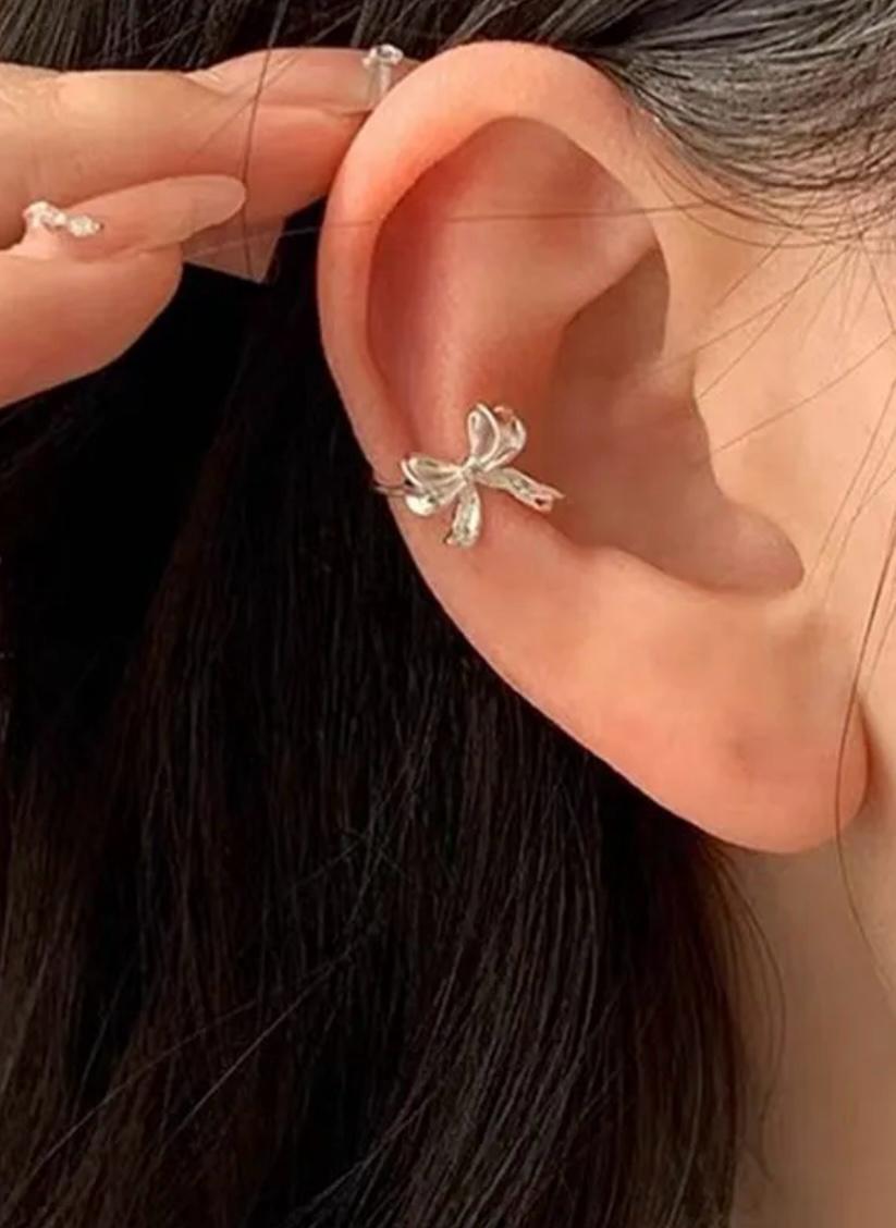 Silver Bow Ear cuff