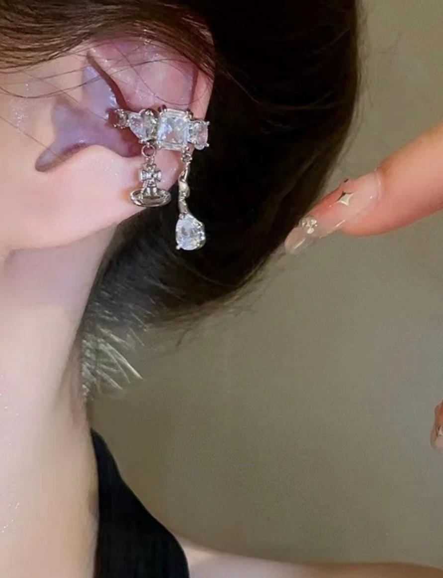 striking rhinestone silver earcuff